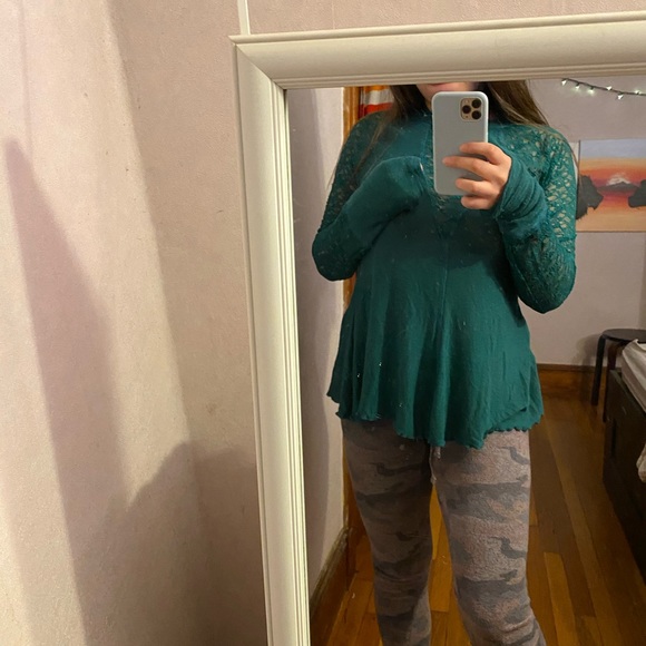 ⚡️NWT FREE PEOPLE Green lace panel long sleeve⚡️ - Picture 9 of 10